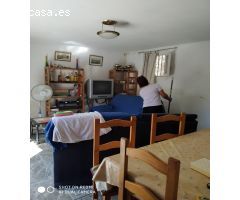 CASA CON PARCELA Y NAVE