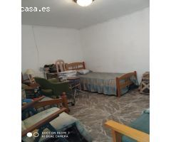CASA CON PARCELA Y NAVE