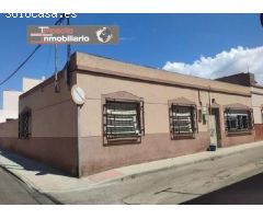 Chalet adosado en venta en Calle Vinca