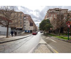 Comoda plaza de garaje en Villarejo, junto Camino de Ronda. Cerca de parada de bus y metro.