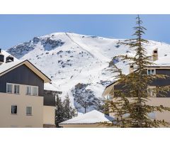 ¡MAGNIFICO APARTAMENTO CON PLAZA DE GARAJE CERRADA EN SIERRA NEVADA!