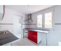 CASA CON PISCINA Y PARCELA EN JUN