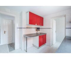 CASA CON PISCINA Y PARCELA EN JUN