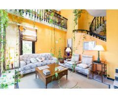 Exclusiva vivienda en El Serrallo con jardín, apartamento independiente y espectaculares vistas