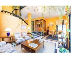 Exclusiva vivienda en El Serrallo con jardín, apartamento independiente y espectaculares vistas