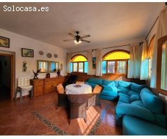 Magnífica Finca plana y ajardinada, con casa unifamiliar de 200 M2, a tan solo 1,5 km del pueblo