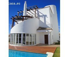 Espectacular casa de diseño de 253 M2, a 300 metros de la playa