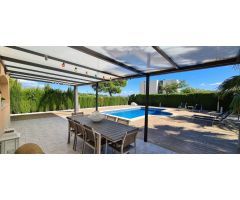 Gran chalet unifamiliar de 360 M2 en magnífica parcela esquinera con fantásticas vistas del mar