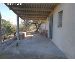 Finca de 36.169 M2, con dos casetas de aperos y vistas al mar