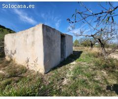 Finca de 36.169 M2, con dos casetas de aperos y vistas al mar