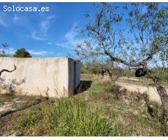 Finca de 36.169 M2, con dos casetas de aperos y vistas al mar