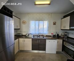 Chalet unifamiliar de 124 M2, en parcela de 421 M2 con piscina, a un km de la playa