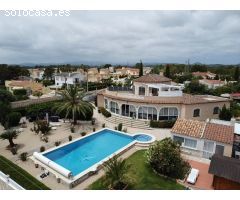 Magnífico y espacioso chalet de 486 M2 con 2 parcelas ajardinadas y piscina