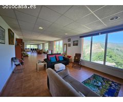 Espectacular casa rural de 400 m2 en Finca con magníficas vistas de la sierra
