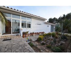 Magnífico chalet de 150 M2, con piscina privada y a tan solo 900 metros de las playas