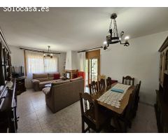 Magnífico chalet de 150 M2, con piscina privada y a tan solo 900 metros de las playas
