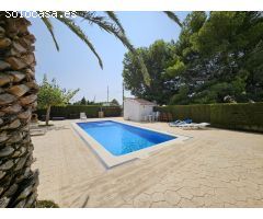 Magnífico chalet de 150 M2, con piscina privada y a tan solo 900 metros de las playas