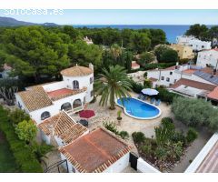 Bonito Chalet unifamiliar, con preciosa parcela ajardinada a escasos 250 m de la playa