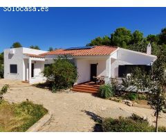 Chalet unifamiliar más Apartamento independiente, en gran parcela de 1.165 M2, a 600 m de la playa