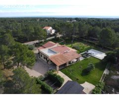 Magnífica casa estilo Masía de campo, con dos parcelas y piscina privada