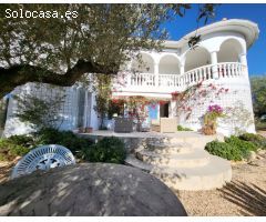 Magnífica propiedad de 4 hectáreas con 2 casas independientes, vista al mar y al delta del Ebro