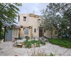 Exclusiva finca rústica de 2.877 m² con masía y piscina en El Perelló