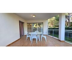 Apartamento en la Costa Dorada con Licencia Turística, Terraza, Piscina y Acceso Directo a la Playa