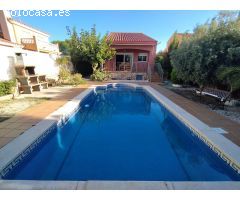 Chalet Unifamiliar con Piscina a 400 Metros de la Playa en l’Ametlla de Mar