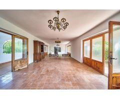 Chalet en Venta en Valencia de las Torres, Valencia