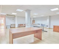 Alquilo entresuelo comercial en Monteolivete muy bien situado