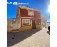 API LUNA AB VENDE CASA EN CALLE LOBO HELLIN