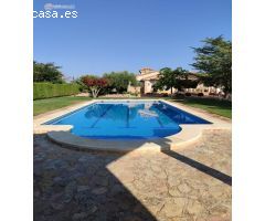 API LUNA INMOBILIARIA VENDE CHALET EN URBANIZACION CERRADA