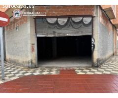 API LUNA VENDE LOCAL COMERCIAL EN CALLE FRANCISCANOS, HACE CHAFLAN.