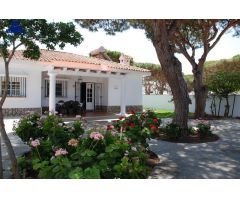 MAGNIFICO CHALET EN LA BARROSA