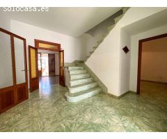 CASA DE PUEBLO A REFORMAR CON TERRAZA, PATIO Y GARAJE - SA POBLA