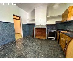 CASA DE PUEBLO A REFORMAR CON TERRAZA, PATIO Y GARAJE - SA POBLA