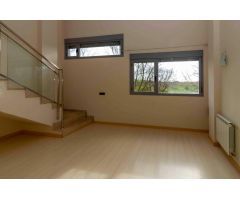 DUPLEX EN BARRIADA DE LLERA