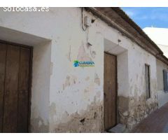 CASA VIEJA EN PLANTA BAJA MUY CERCA DE LA ZONA DE EL SEÑORÍO EN SANGONERA LA VERDE