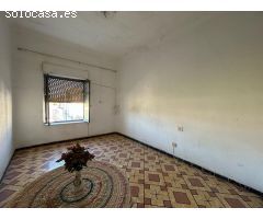 Oportunidad Única: Casa Rústica con Amplia Parcela en Alguazas