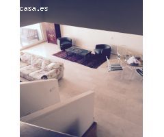 AMPLIO  DUPLEX  CON PISCINA, JARDINES Y PARKING COMUNITARIO. A 400 METROS DE LA PLAYA.