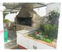 CHALET CON PISCINA, BARBACOA, TRASTERO Y ZONA DE HUERTO. MUY BUENAS VISTAS