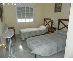CHALET CON PISCINA, BARBACOA, TRASTERO Y ZONA DE HUERTO. MUY BUENAS VISTAS