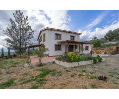 CHALET SITUADO EN ZONA RURAL CON ESPECTACULARES VISTAS