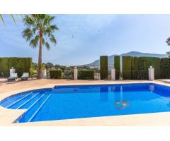 CHALET CON PISCINA Y BARBACOA. ESPECTACULARES VISTAS