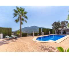 CHALET CON PISCINA Y BARBACOA. ESPECTACULARES VISTAS