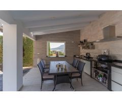 CHALET CON PISCINA Y BARBACOA. ESPECTACULARES VISTAS