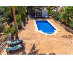 CHALET CON PISCINA Y BARBACOA. ESPECTACULARES VISTAS