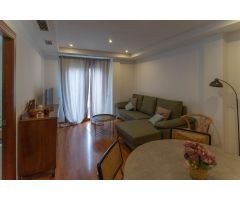 PISO EN CENTRO DEL PUEBLO CON PEQUEÑA TERRAZA