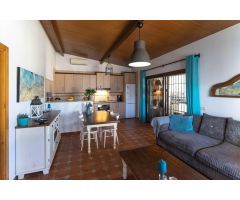 CASA DE CAMPO CON PISCINA, TRASTERO Y ESTABLO PARA CABALLOS