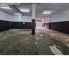 LOCAL DIAFANO DE 150M2 CON DOS PERSIANAS A LA CALLE EN ZONA DE PASO